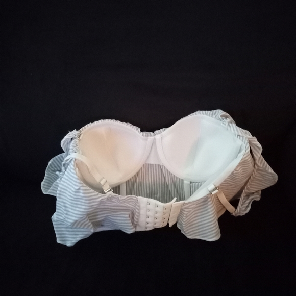 💕 Victoria Secret Striped Ruffle Bra - Picture 5 of 7
